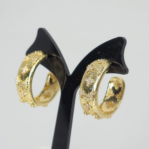 SueSue Jewelry - NWT Pave CZ Diamonds Hoop Huggie Earrings NEW